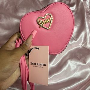 ❣️SOLD❣️ JUICY COUTURE HEART WALLET